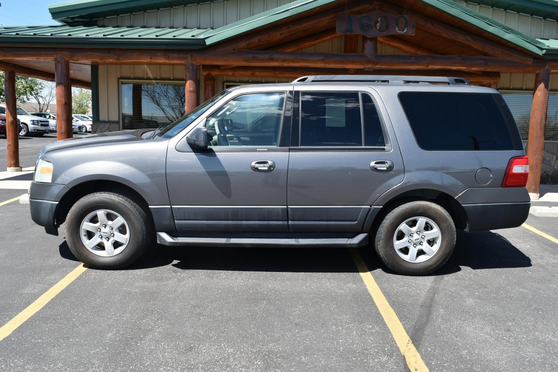 2014 Gray /Beige Ford Expedition XL (1FMJU1G55EE) with an 5.4L V8 engine, 6-Speed Automatic w/ OD transmission, located at 1600 E Hwy 44, Rapid City, SD, 57703, (605) 716-7878, 44.070232, -103.171410 - Photo #3